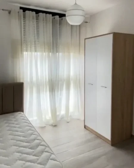 Tirane, jepet me qera apartament 3+1+Ballkon 2, 120 550 (5 Maji)