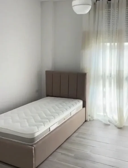 Tirane, jepet me qera apartament 3+1+Ballkon 2, 120 550 (5 Maji)