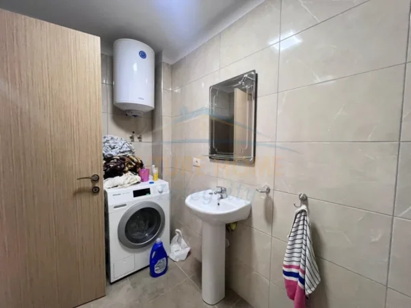 Tirane, jap me qera apartament 3+1+Ballkon 3, 115 (Rruga 5 Maji)