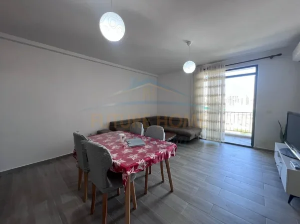 Tirane, jap me qera apartament 3+1+Ballkon 3, 115 (Rruga 5 Maji)