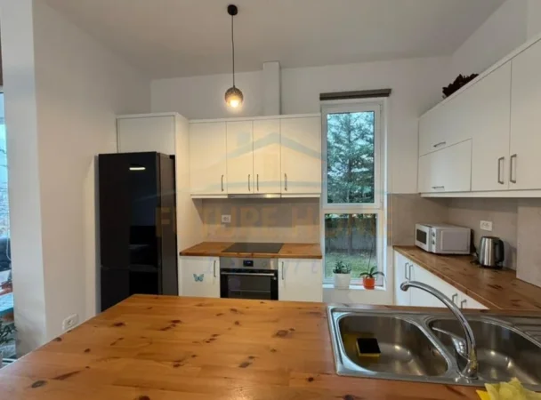 Tirane, jepet me qera Vile 3+1+Aneks+Ballkon , 1.200 m² 2.000 € 