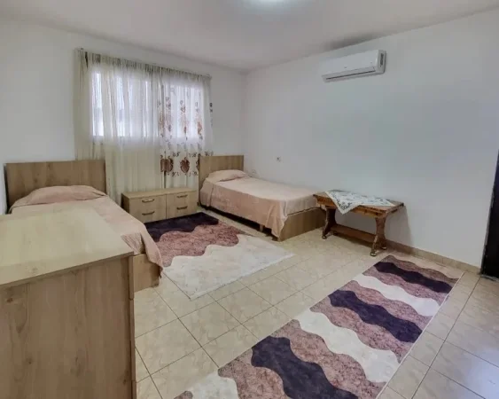 Tirane, jepet me qera apartament 2+1+Aneks+Ballkon Kati 5, 93 m² 600 € (liqeni artificial , rruga e kosovareve , shkolla petro nini luarasi)