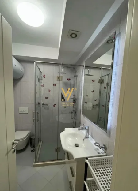 Tirane, jepet me qera apartament 2+1+Ballkon , 130 m² 1.500 € (TEG)