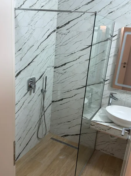 SUPER OKAZION, Jepet me Qira/Shitet apartament Kati 1 Banim, 110 m² 850 €/ 2350€ m2