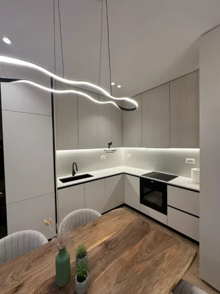 Tirane, jepet me qera apartament 2+1 Kati 6, 120 m² 1.800 € (RRUGA E KAVAJES)