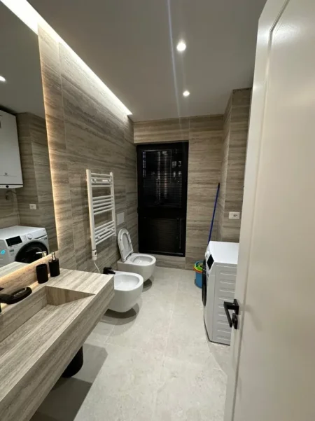 Tirane, jepet me qera apartament 2+1 Kati 6, 120 m² 1.800 € (RRUGA E KAVAJES)