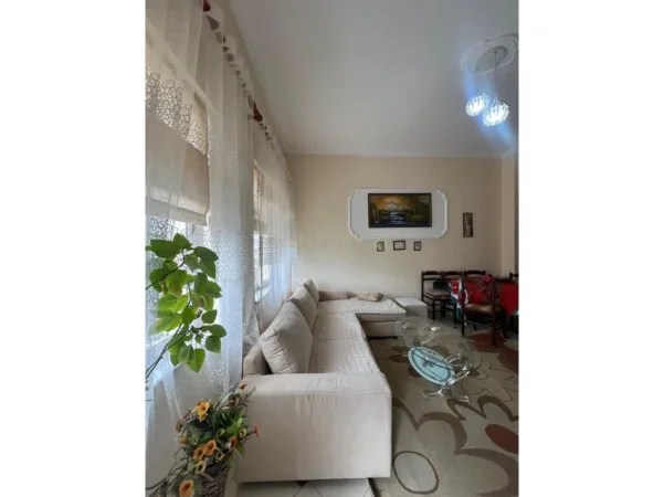 Durres, jepet me qera apartament 2+1 Kati 4, 78 m² 400 € 