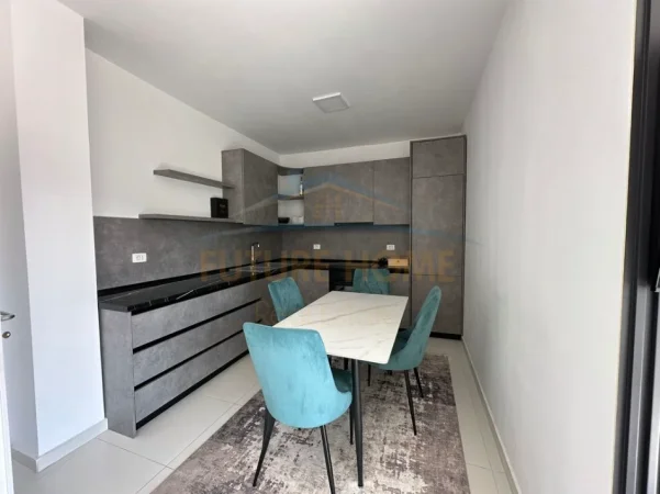 Tirane, jepet me qera apartament 2+1 Kati 10, 118 m² 1.500 € (Bllok)