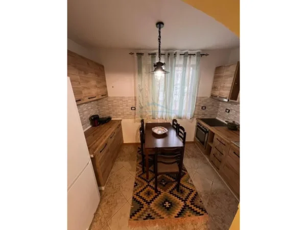 Tirane, jepet me qera apartament 2+1+Aneks bashke me   2 Studio  Kati 0, 56 m² 1.650 € (laprake)