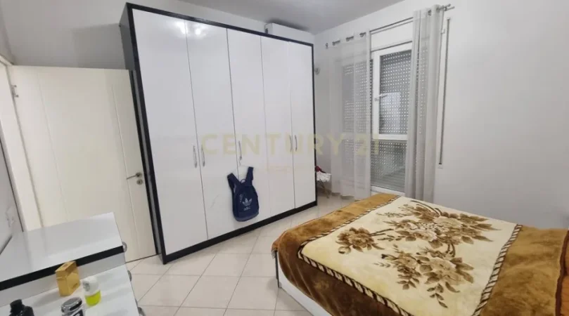 Tirane, jepet me qera apartament 1+1 , 50 m² 450 € (21 Dhjetori)