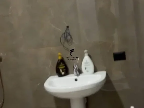 Tirane, jepet me qera zyre Kati 4, 120 m² 1.250 € (KOMUNA E PARISIT)