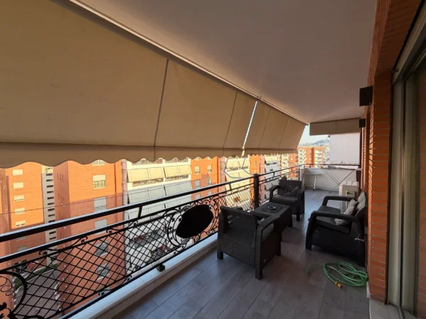 Tirane, jap me qera apartament 2+1+Ballkon Kati 8, 120 m² 1.050 € (Delijorgji)