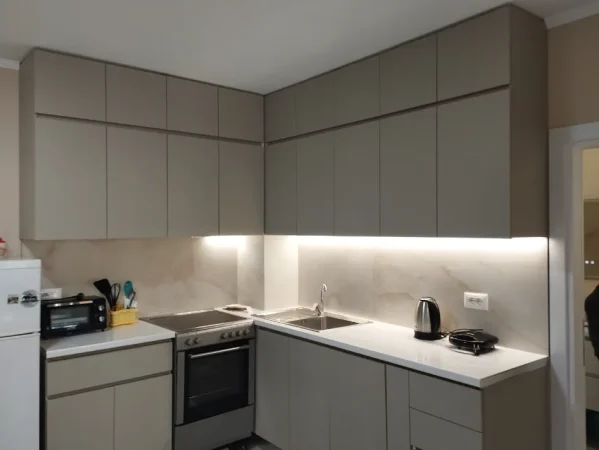 Jepet me Qera Apartament 1+1 në 5 Maji , tek Concord Center, 500 euro