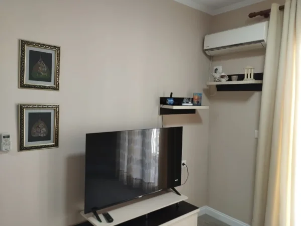 Jepet me Qera Apartament 1+1 në 5 Maji , tek Concord Center, 500 euro