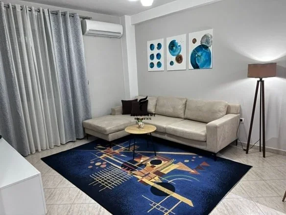 Tirane, jepet me qera apartament 1+1+Ballkon Kati 5, 65 m² 580 € (RRUGA E KAVAJES)