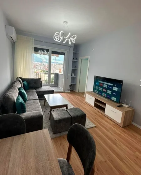 Tirane, jepet me qera apartament 2+1 Kati 7, 85 m² 600 € (5 MAJI)