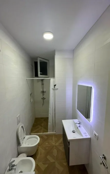 Tirane, jepet me qera apartament 2+1 Kati 7, 85 m² 600 € (5 MAJI)