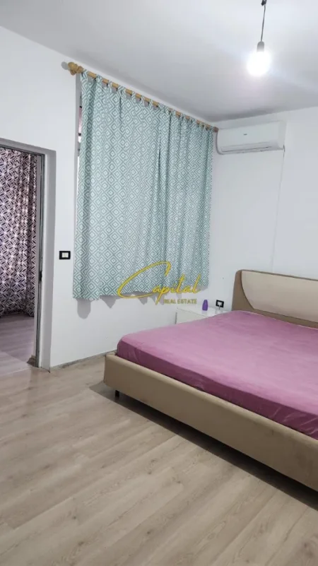 Tirane, jepet me qera apartament duplex 1+1 Kati 1, 80 m² 550 € (ALI DEMI)