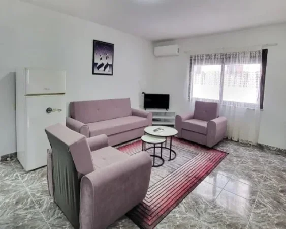 Tirane, jepet me qera apartament 2+1+Aneks+Ballkon Kati 5, 93 m² 600 € (ish blloku)