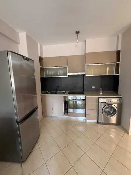 Tirane, jepet me qera apartament 1+1 Kati 2, 60 m² 550 €