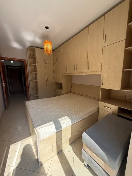 Tirane, jepet me qera apartament 1+1 Kati 2, 60 m² 550 €