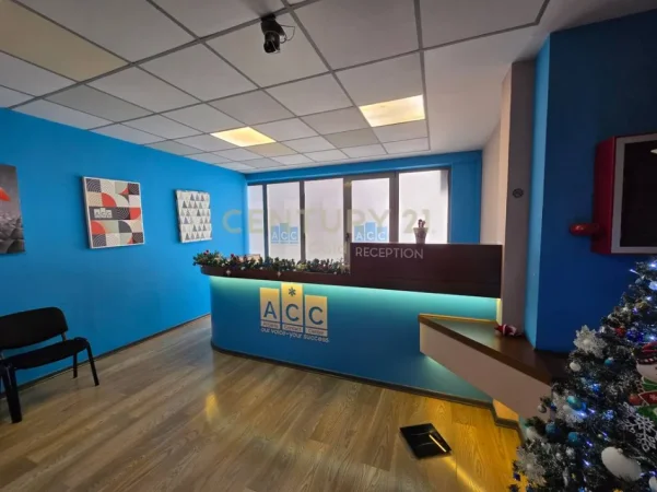 Tirane, jepet me qera ambjent biznesi Kati 1, 305 m² 3.400 € (Rruga e Dibres)