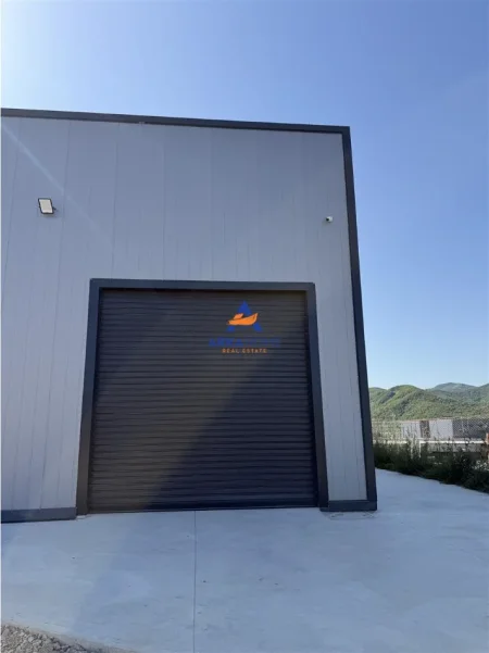 Tirane, shitet magazine Kati 0, 1.300 m² 1.500.000 € 