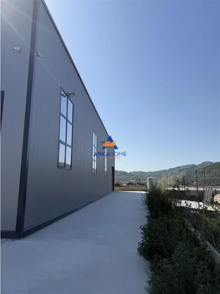 Tirane, shitet magazine Kati 0, 1.300 m² 1.500.000 € 