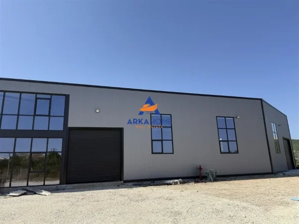 Tirane, shitet magazine Kati 0, 1.300 m² 1.500.000 € 