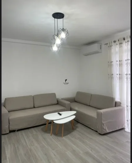 Tirane, jepet me qera apartament 3+1 Kati 2, 120 m² 550 € (5 MAJI)