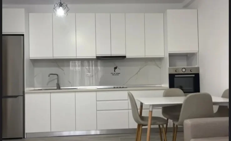 Tirane, jepet me qera apartament 3+1 Kati 2, 120 m² 550 € (5 MAJI)