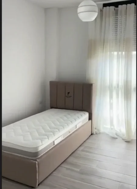 Tirane, jepet me qera apartament 3+1 Kati 2, 120 m² 550 € (5 MAJI)