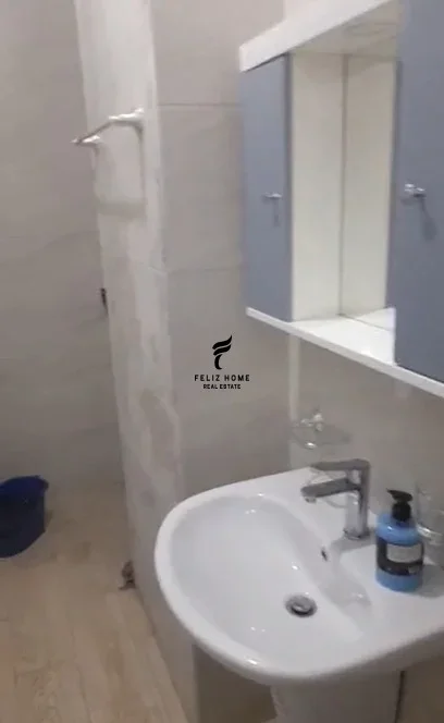 Tirane, jepet me qera apartament 1+1 Kati 2, 65 m² 470 € (YZBERISHT)