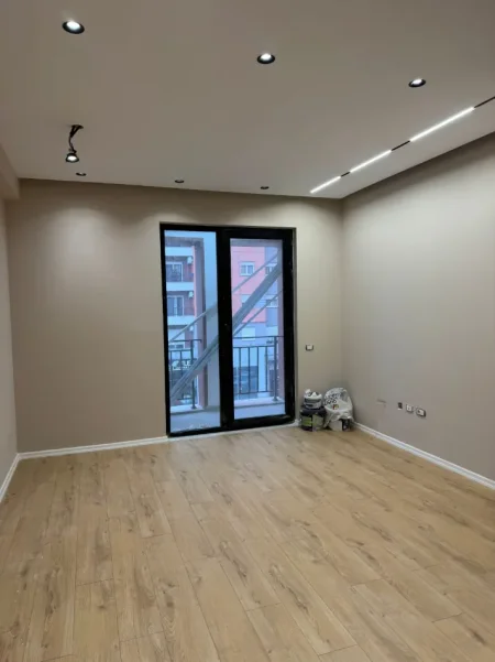 Tirane, jepet me qera zyre Kati 4, 70 m² 450 € (URBAN GATE)