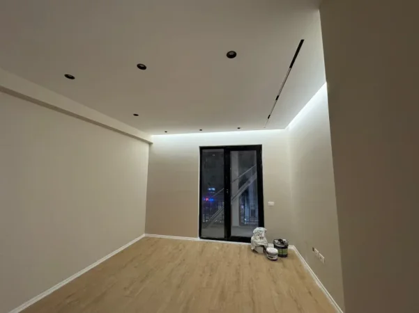 Tirane, jepet me qera zyre Kati 4, 70 m² 450 € (URBAN GATE)