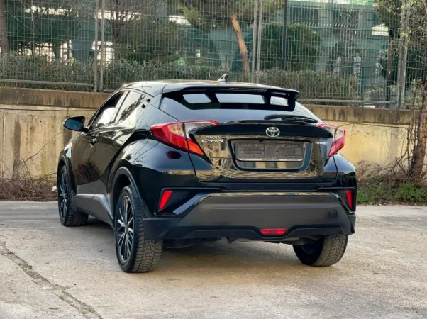 Tirane, shes makine TOYOTA C-HR HYBRID Benzin, e zeze automatik Klima 190.000 km 17.900 €