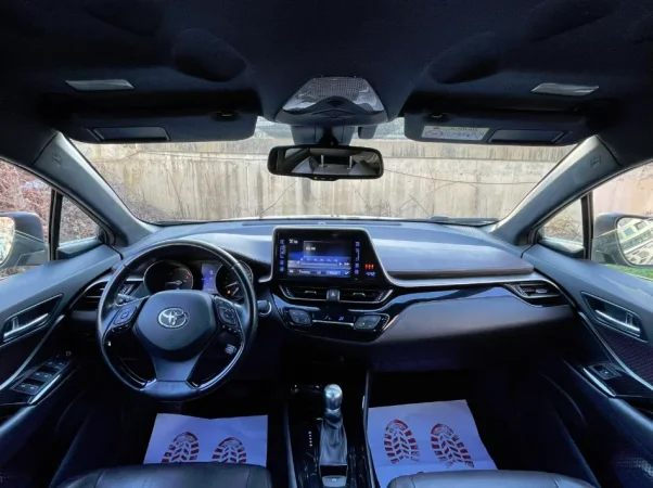 Tirane, shes makine TOYOTA C-HR HYBRID Benzin, e zeze automatik Klima 190.000 km 17.900 €