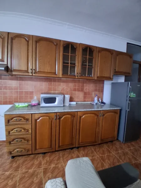 Tirane, jepet me qera apartament 2+1+Ballkon Kati 4, 97 m² 450 € (Don Bosko)