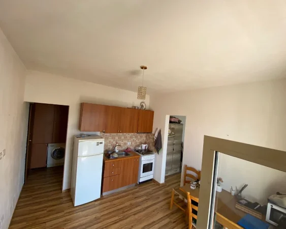 Tirane, jepet me qera apartament 1+1+Aneks+Ballkon Kati 2, 55 m² 290 € (rruga ali demi , tregu elektrik)