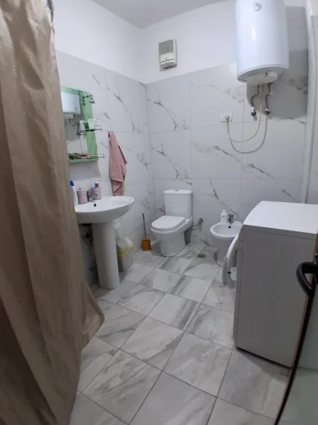 Tirane, jepet me qera apartament 2+1+Ballkon Kati 4, 97 m² 450 € (Don Bosko)