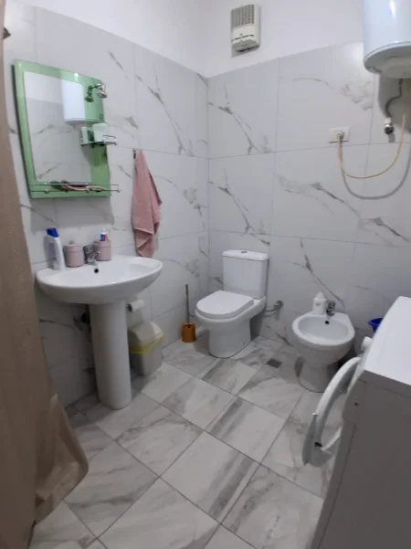 Tirane, jepet me qera apartament 2+1+Ballkon Kati 4, 97 m² 450 € (Don Bosko)