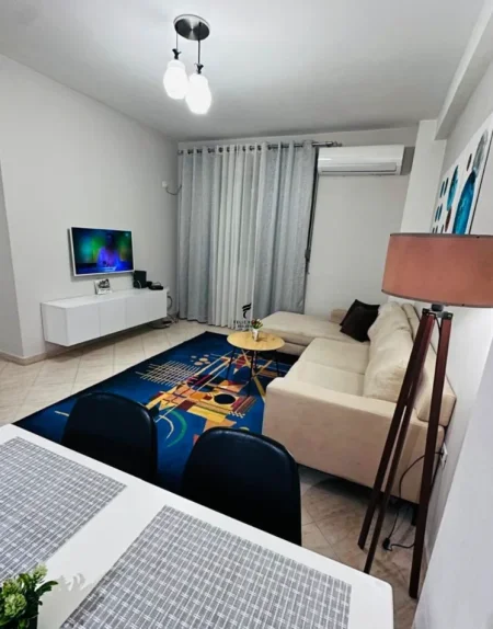 Tirane, jepet me qera apartament 1+1 Kati 2, 65 m² 580 € (ISH PARKU)