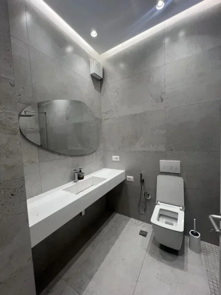 Tirane, jepet me qera zyre Kati 5, 50 m² 520 € (SPRING RESIDENCE)