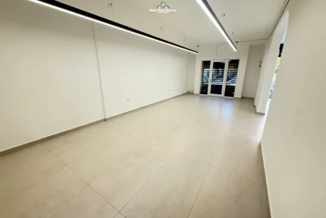 Tirane, jepet me qera dyqan Kati 1, 106 m² 1.040 € (dritan hoxha)