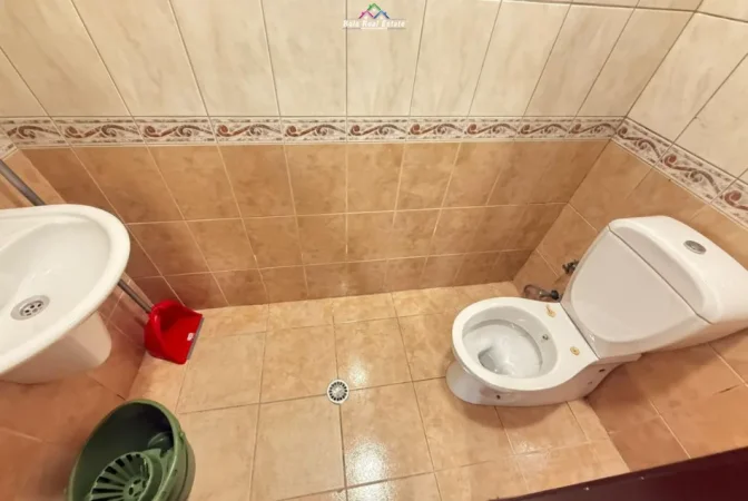 Tirane, jepet me qera dyqan Kati 1, 106 m² 1.040 € (dritan hoxha)