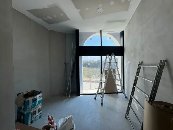 Tirane, jepet me qera ambjent biznesi Kati 1, 40 m² 400 € (Astir)