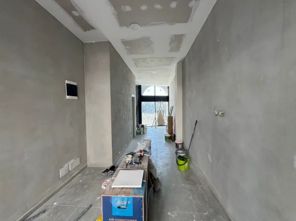 Tirane, jepet me qera ambjent biznesi Kati 1, 40 m² 400 € (Astir)