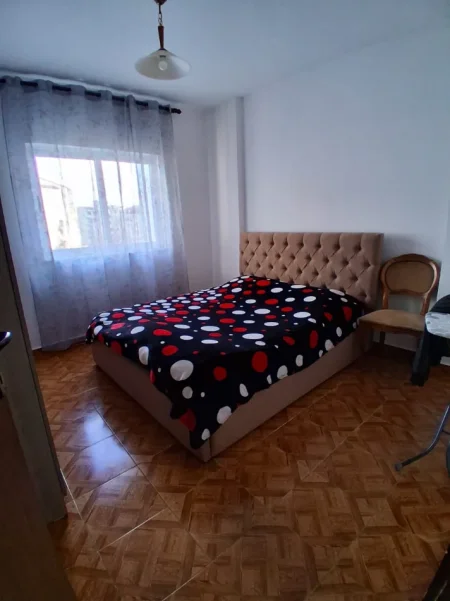 Tirane, jepet me qera apartament 2+1+Aneks+Ballkon Kati 4, 97 m² 500 € (laprake)
