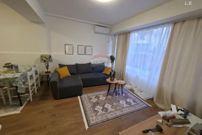 Tirane, jepet me qera apartament 1+1 , 55 m² 500 € (Komuna e Parisit)