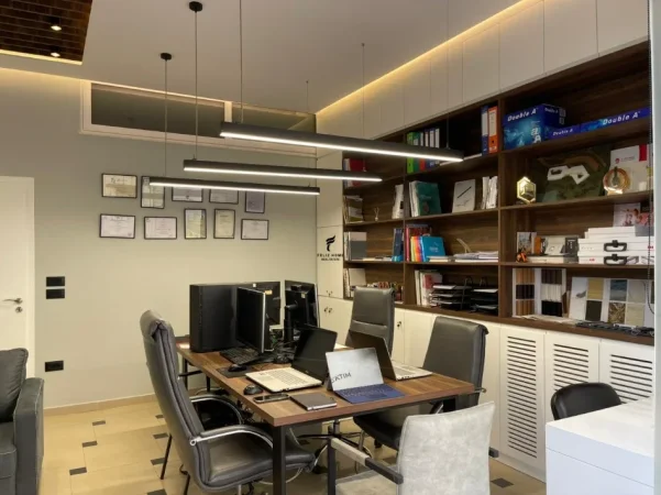 Tirane, jepet me qera zyre Kati 0, 42 m² 700 € (KODRA E DIELLIT)